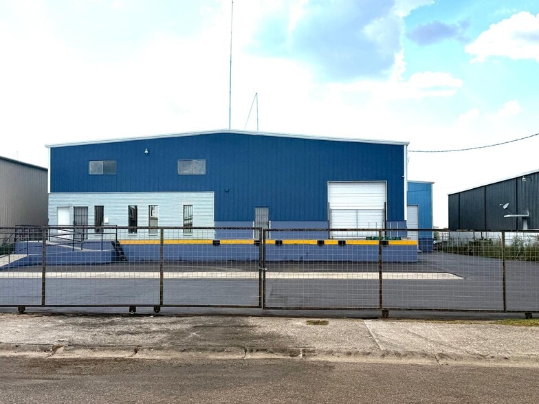 5812 East Dr, Laredo, TX for sale - Building Photo - Image 3 of 31