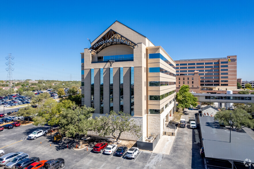 540 Madison Oak Dr, San Antonio, TX for lease - Building Photo - Image 1 of 17