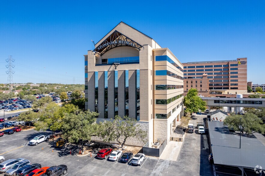 540 Madison Oak Dr, San Antonio, TX à louer - Photo du bâtiment - Image 1 de 17