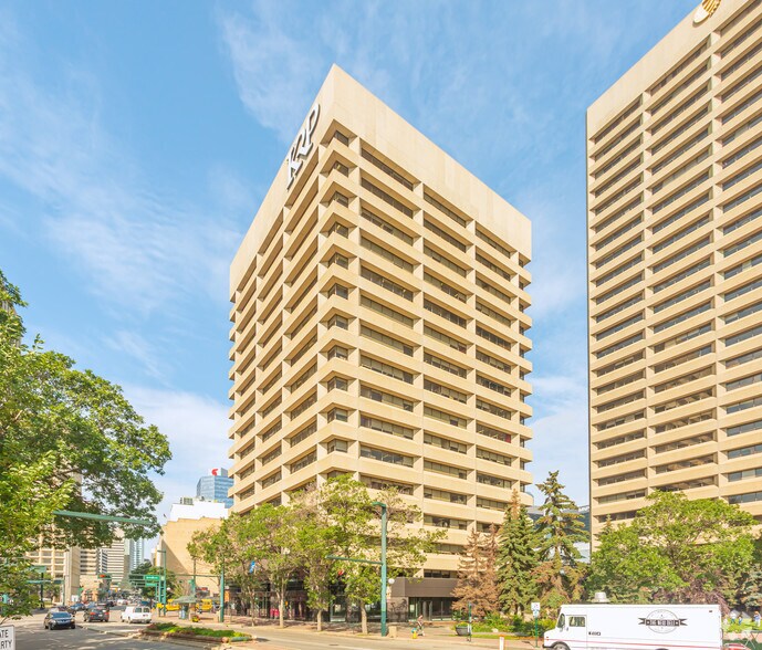 9888 Jasper Ave NW, Edmonton, AB à louer - Photo du bâtiment - Image 2 de 9