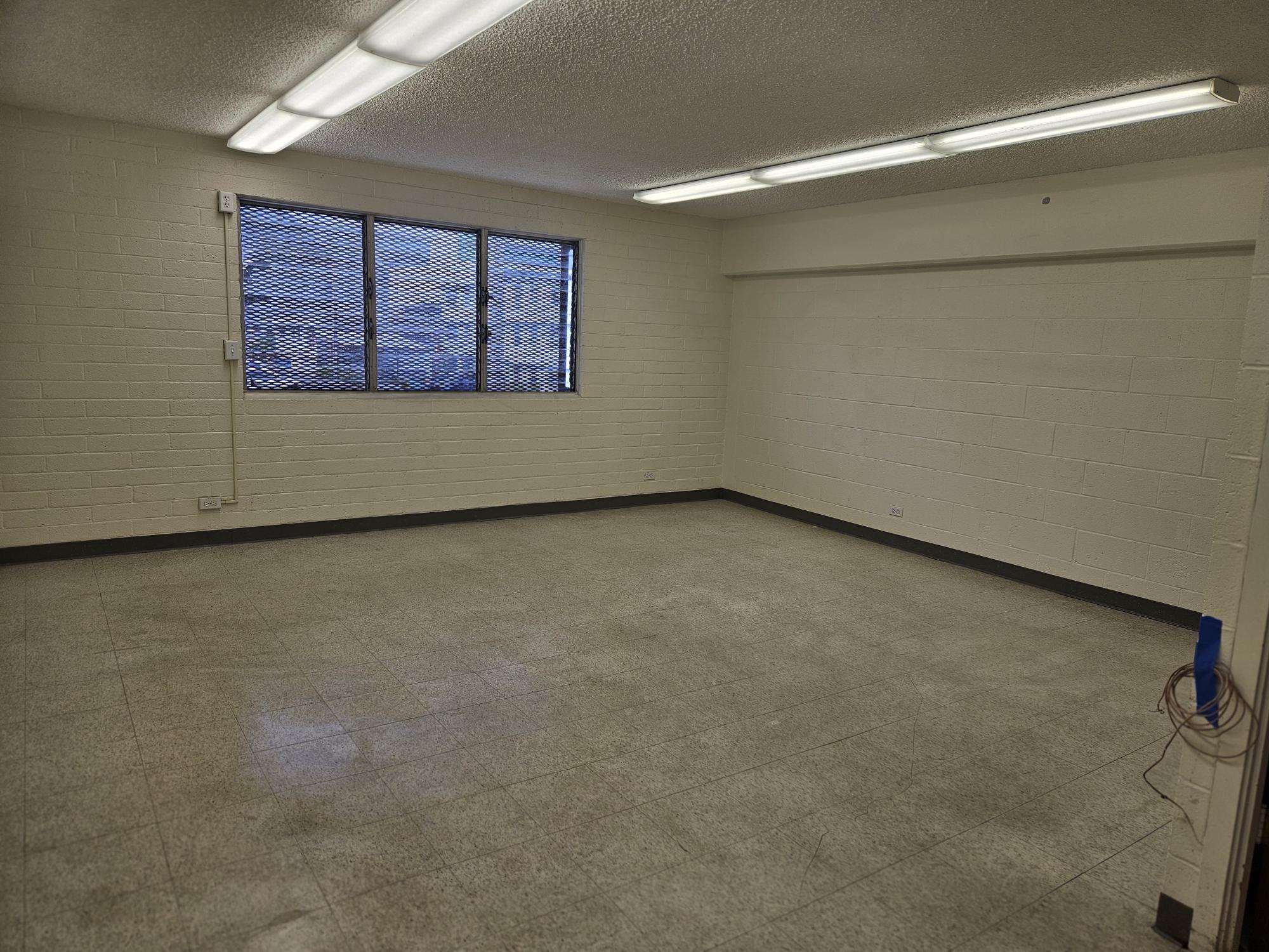 1865-1871-1 S King St, Honolulu, HI for lease Interior Photo- Image 1 of 3