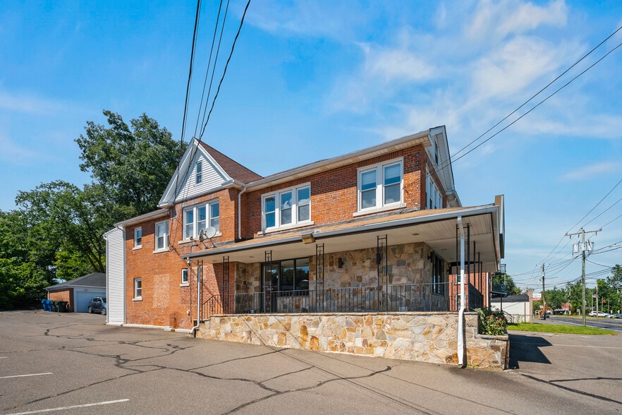 238 New Britain Rd, Berlin, CT à louer - Photo du bâtiment - Image 2 de 45