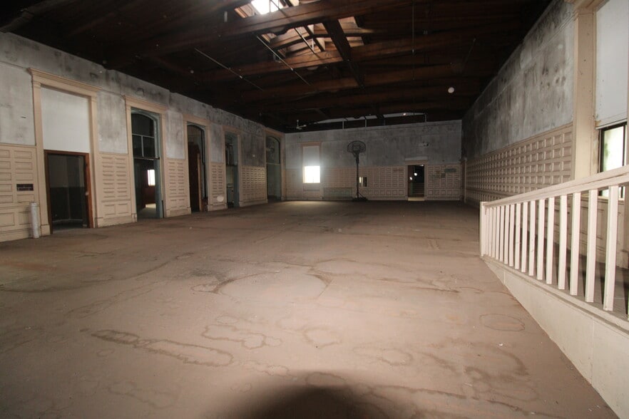 195 Appleton St, Holyoke, MA for sale - Building Photo - Image 3 of 10