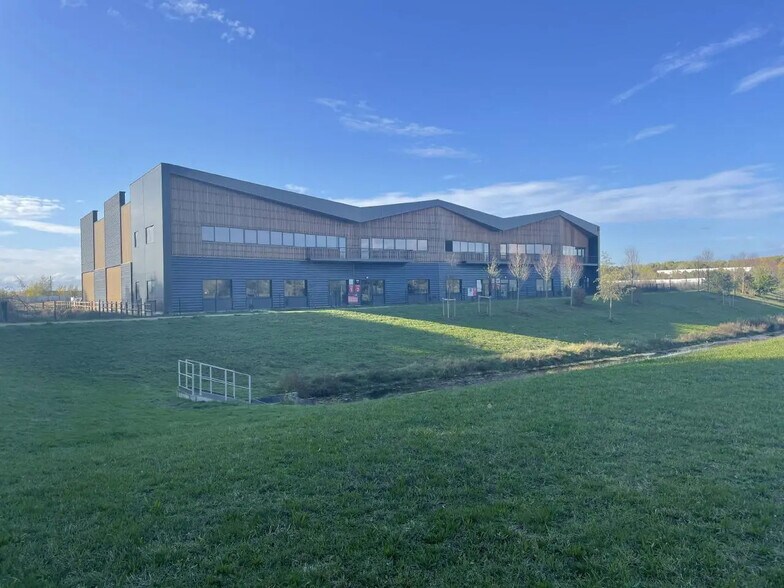 Flex in Moissy-Cramayel for sale - Building Photo - Image 2 of 20