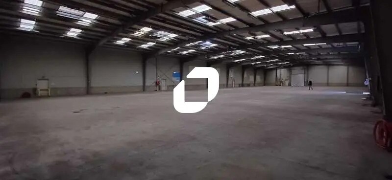 Flex in Les Mureaux for lease - Interior Photo - Image 1 of 3