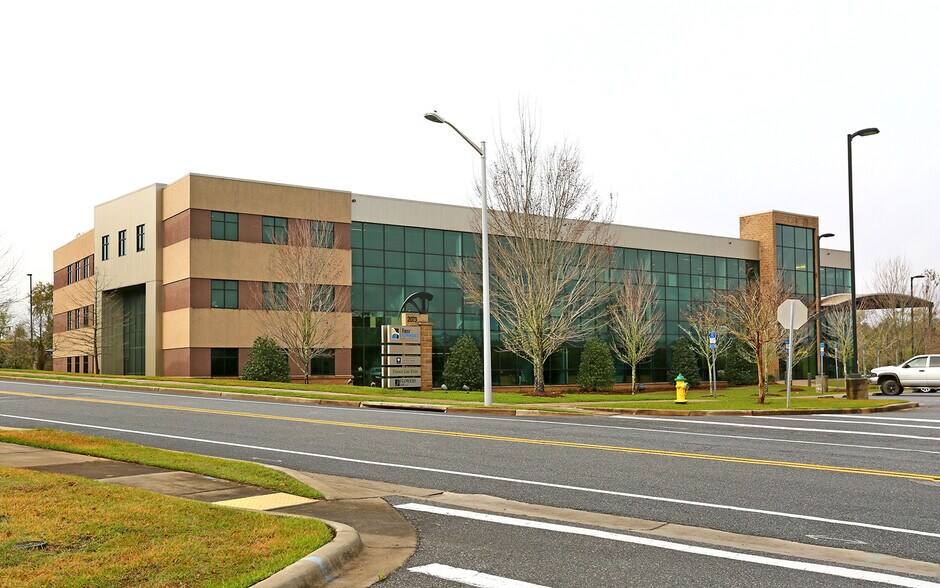 2073 Summit Lake Dr, Tallahassee, FL à louer - Photo du bâtiment - Image 3 de 8