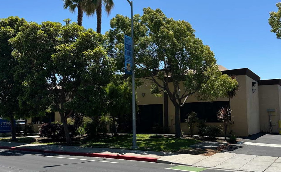 870 Industrial Rd, San Carlos, CA for lease - Building Photo - Image 2 of 8