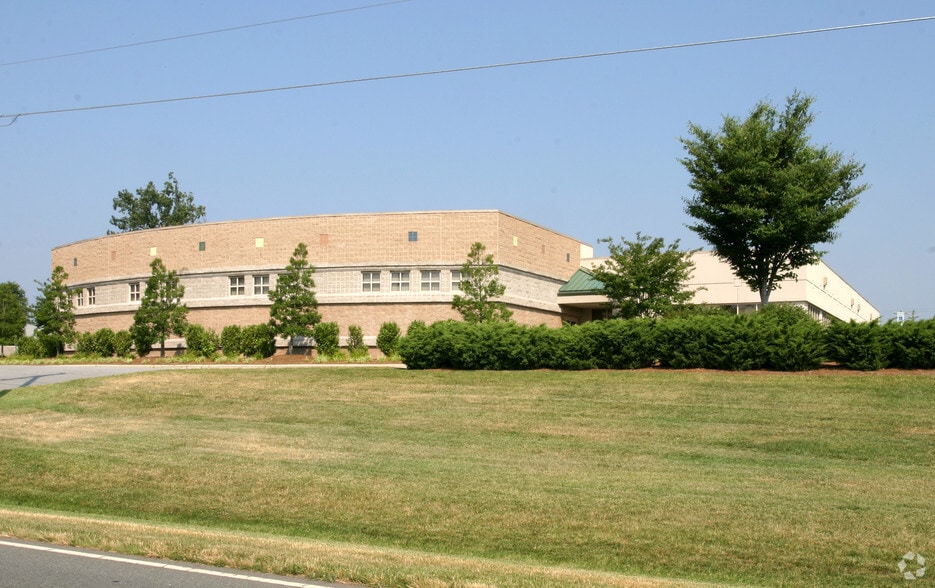 1601 Anthony Rd, Burlington, NC for sale - Building Photo - Image 2 of 2