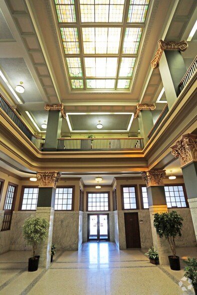 323 E Walnut St, Des Moines, IA à louer - Hall d’entrée - Image 2 de 11