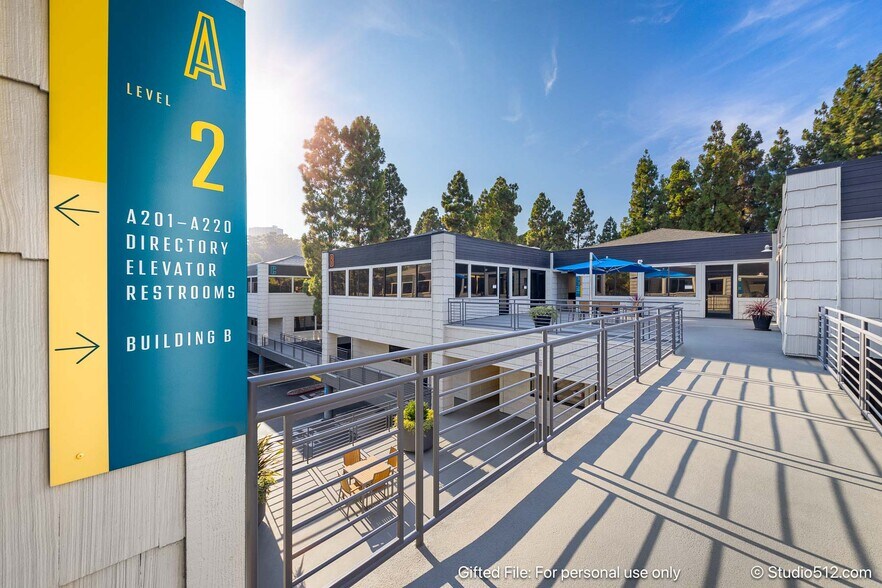 8950 Villa La Jolla Dr, La Jolla, CA à louer - Photo du bâtiment - Image 3 de 6