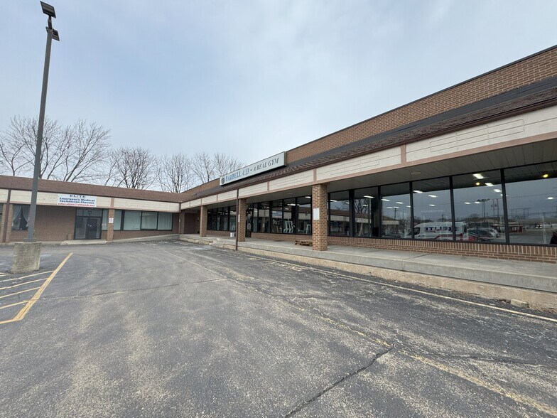 111 S Lincolnway, North Aurora, IL à louer - Photo du bâtiment - Image 2 de 5