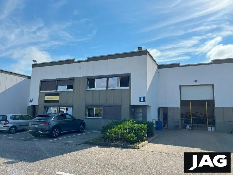 Flex in Décines-Charpieu for lease Building Photo- Image 1 of 11