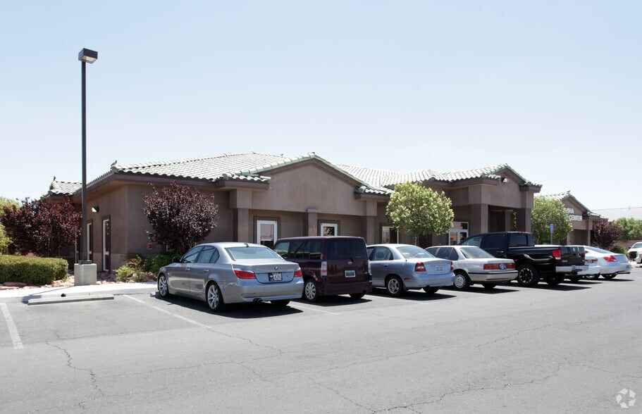 9816 Gilespie St, Las Vegas, NV for sale - Primary Photo - Image 1 of 3