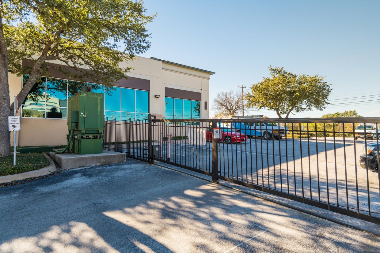 5300 Wurzbach Rd, San Antonio, TX à louer Photo principale- Image 1 de 11