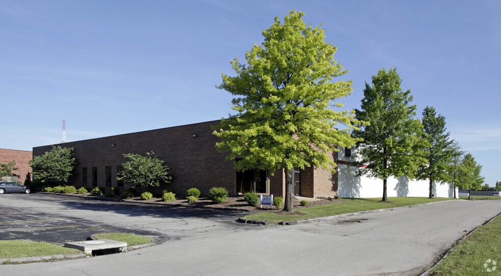 Dielman Industrial portefeuille de 3 propriétés à vendre sur LoopNet.ca - Photo principale - Image 1 de 3