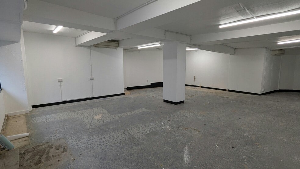 27 Peascod Street, Windsor à louer - Photo du bâtiment - Image 3 de 12