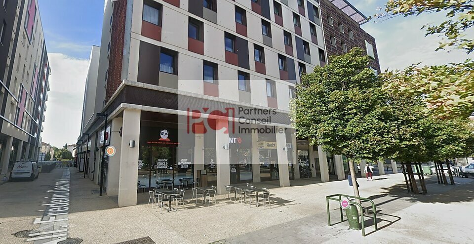 Retail in Nîmes for lease - Building Photo - Image 1 of 1