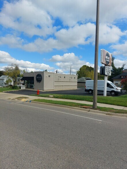 1623 S Washington St, Lansing, MI à louer - Photo du bâtiment - Image 1 de 10