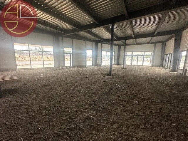 Retail in Pinsaguel for lease Building Photo- Image 1 of 12