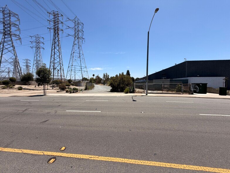 1543 N Tustin Ave, Orange, CA à louer - Photo du bâtiment - Image 2 de 34