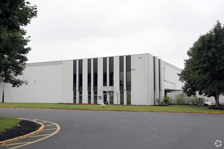 130 Docks Corner Rd, Dayton, NJ for lease - Building Photo - Image 3 of 4