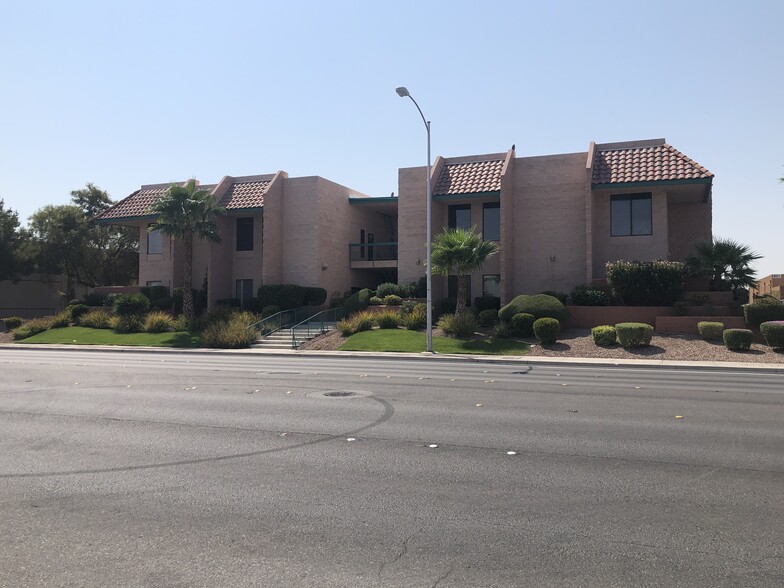 4495 W Hacienda Ave, Las Vegas, NV à louer - Photo du bâtiment - Image 2 de 4