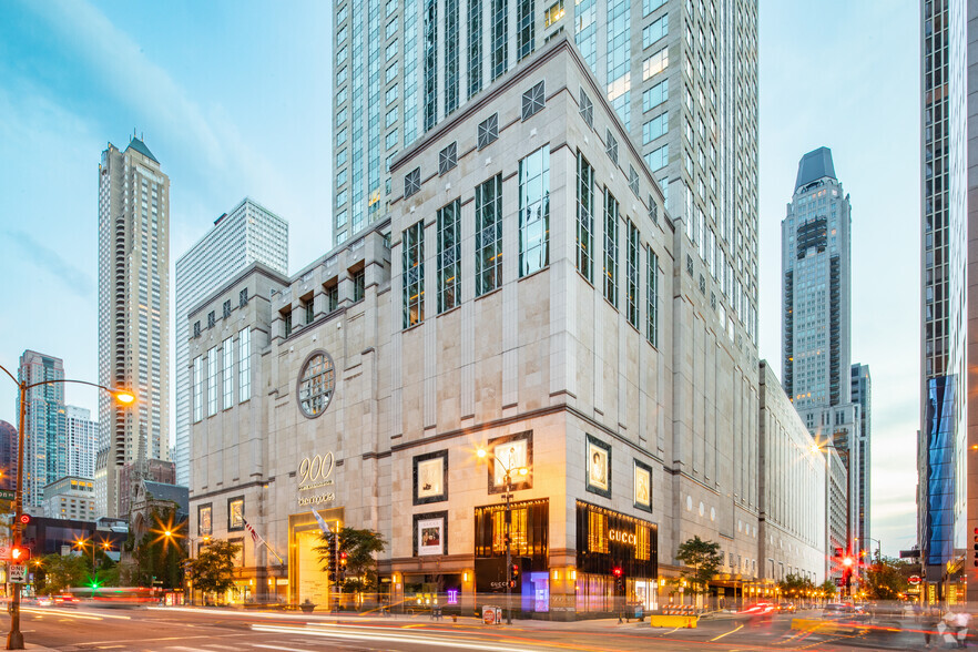 900 N Michigan Ave, Chicago, IL à louer - Photo du bâtiment - Image 2 de 6