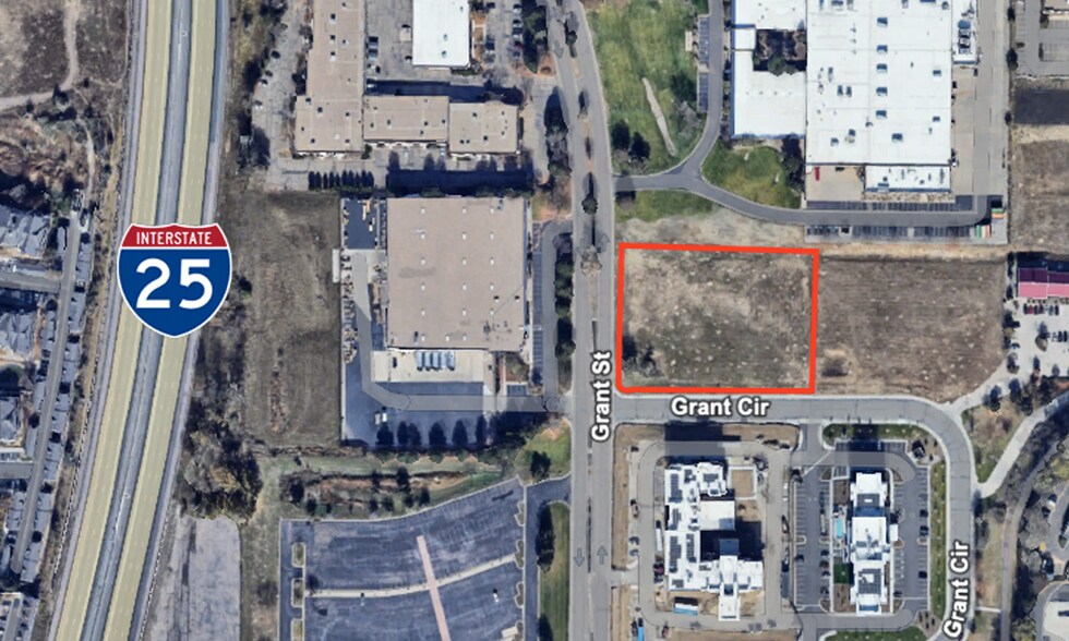 12196 Grant Cir, Thornton, CO à vendre - Photo du bâtiment - Image 2 de 3