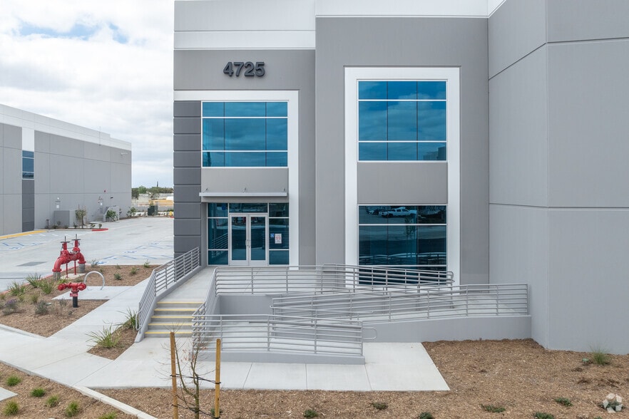 4725 Troy Ct, Jurupa Valley, CA for sale - Building Photo - Image 3 of 7