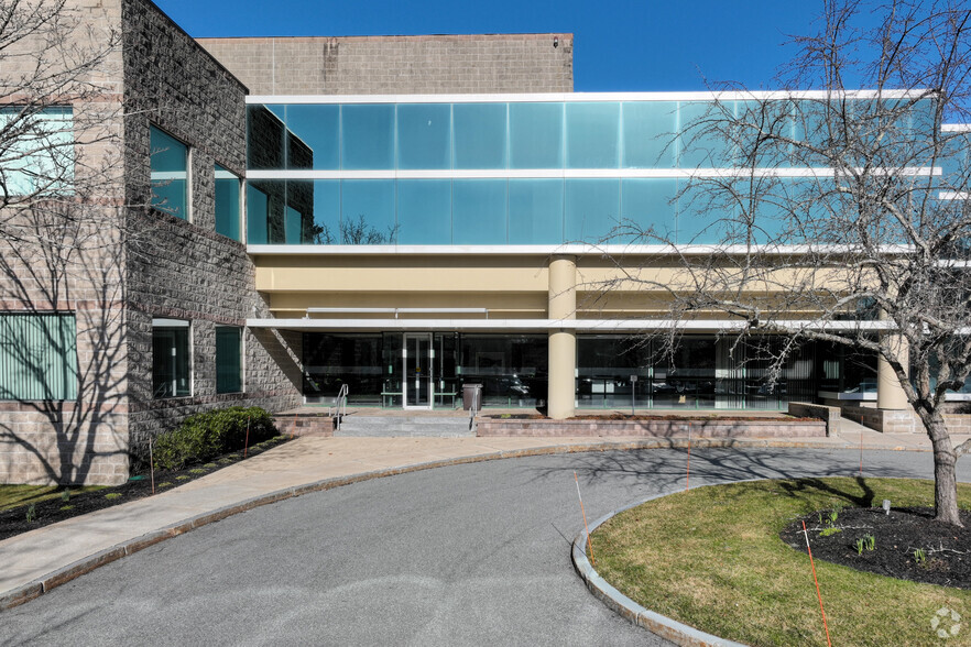 300 Rosewood Dr, Danvers, MA for lease - Building Photo - Image 3 of 4