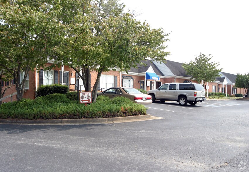 45 W Crossville Rd, Roswell, GA à louer - Photo du bâtiment - Image 2 de 5