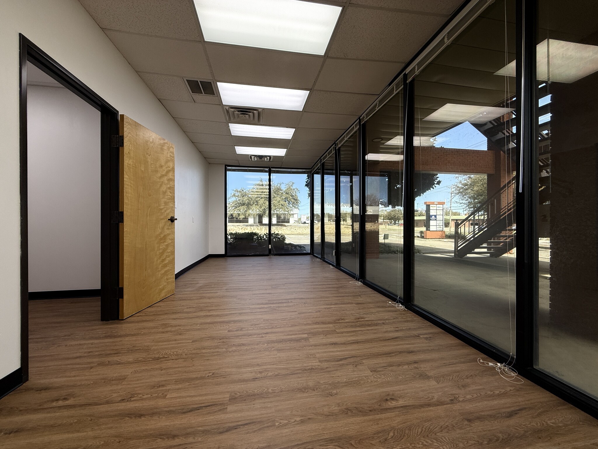 614 S Edmonds Ln, Lewisville, TX à louer Photo intérieure- Image 1 de 7