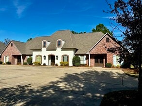 302 Highland Park Cove, Ridgeland, MS for lease Building Photo- Image 2 of 3