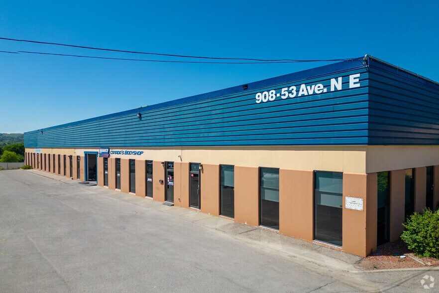 908 53rd Ave NE, Calgary, AB à louer - Photo du bâtiment - Image 2 de 3