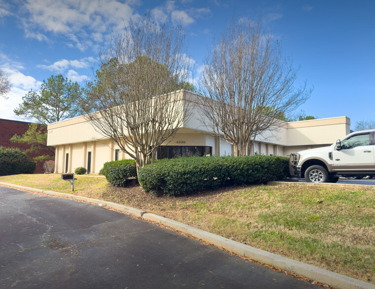 3330 Oak Lake Blvd, Charlotte, NC for lease - Building Photo - Image 1 of 4