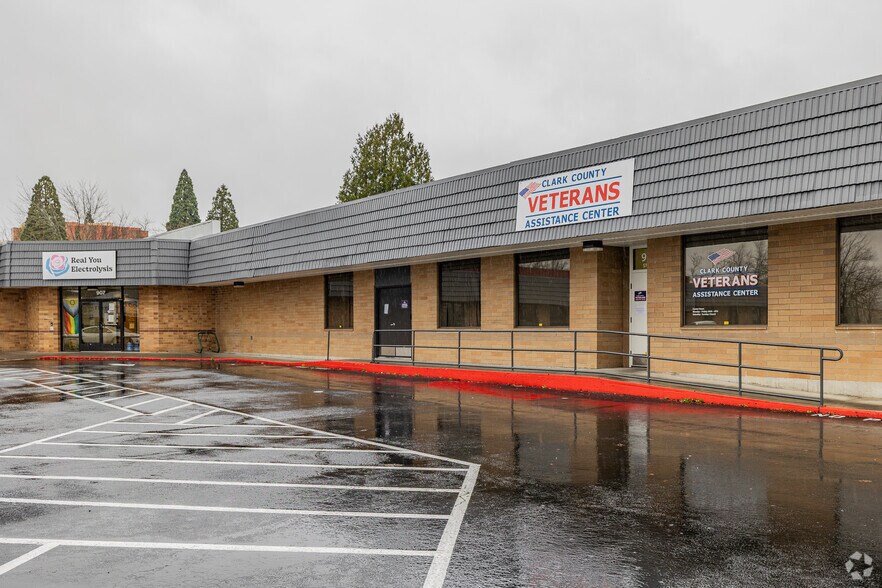 907 Harney St, Vancouver, WA à louer - Photo du bâtiment - Image 2 de 4