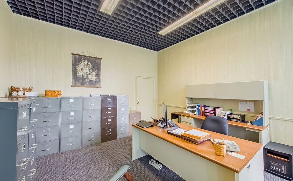 480 W 5th St, Bloomsburg, PA for sale - Interior Photo - Image 2 of 124