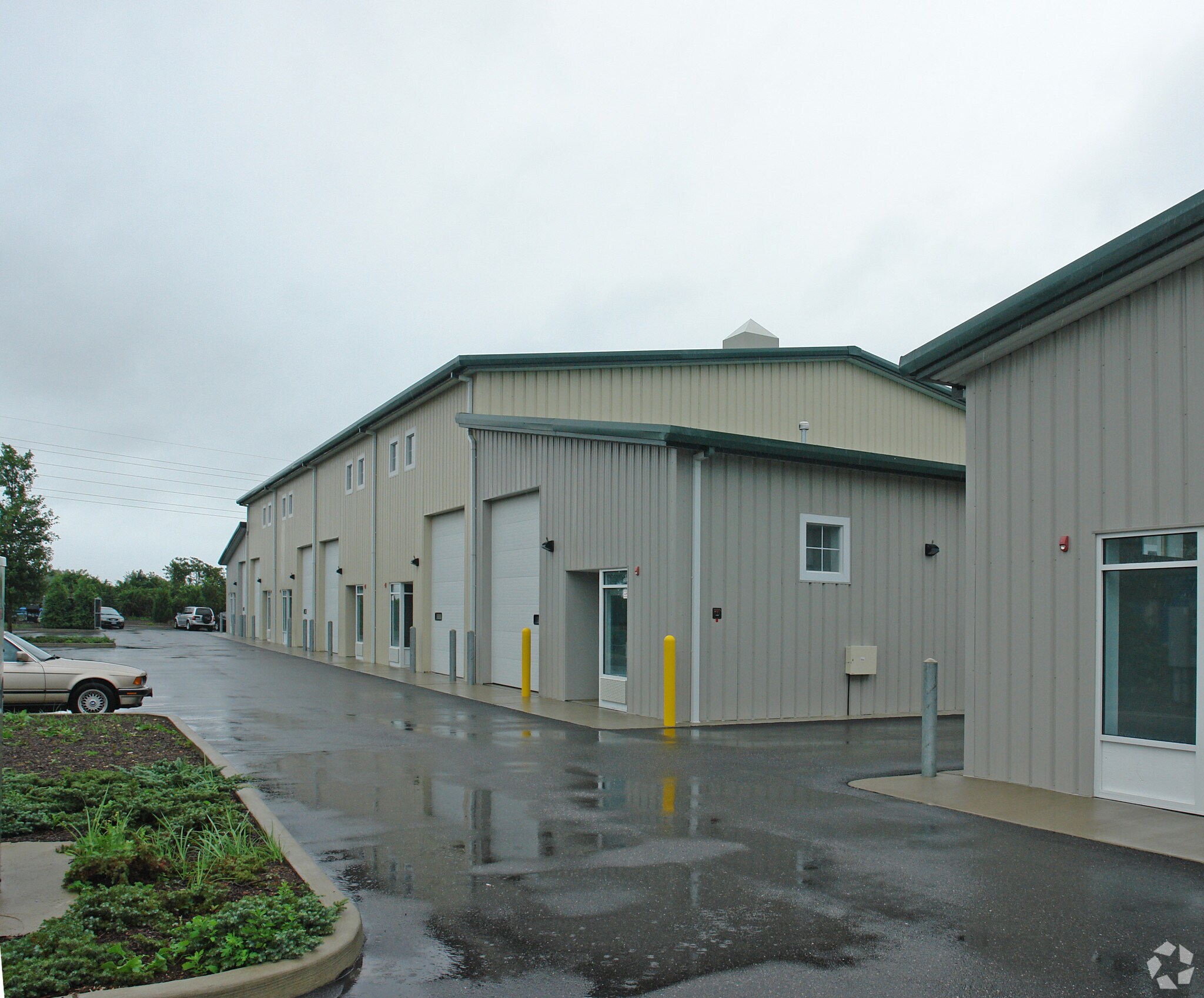 SOUTHAMPTON C/I INVESTMENTS portefeuille de 6 propriétés à vendre sur LoopNet.ca Photo principale- Image 1 de 7