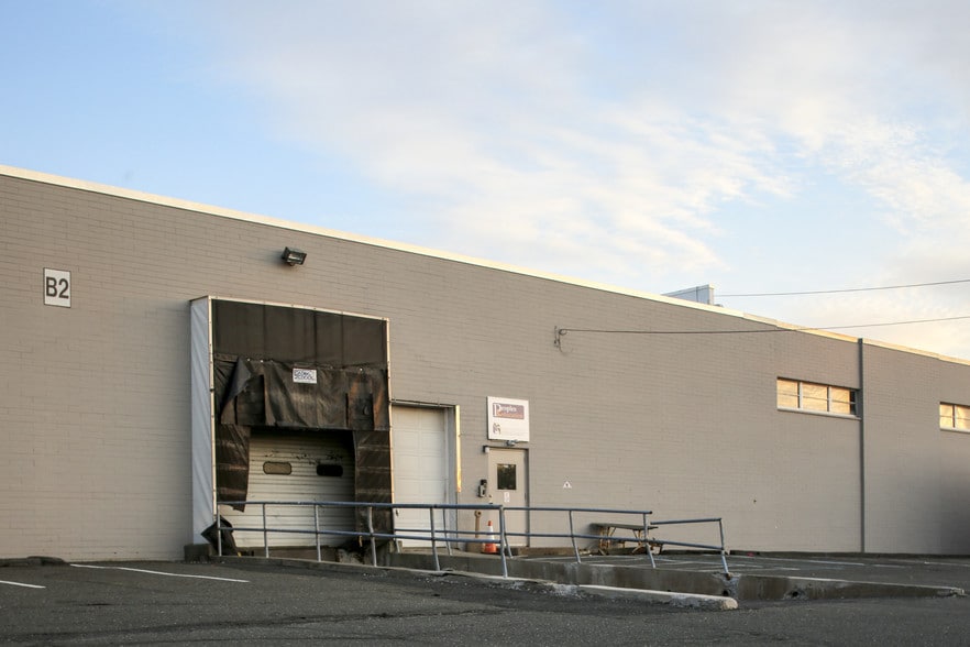 415 Hamburg Tpke, Wayne, NJ for lease - Building Photo - Image 2 of 3