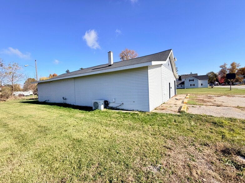 35 Wells St, Croswell, MI à vendre - Photo du bâtiment - Image 3 de 11
