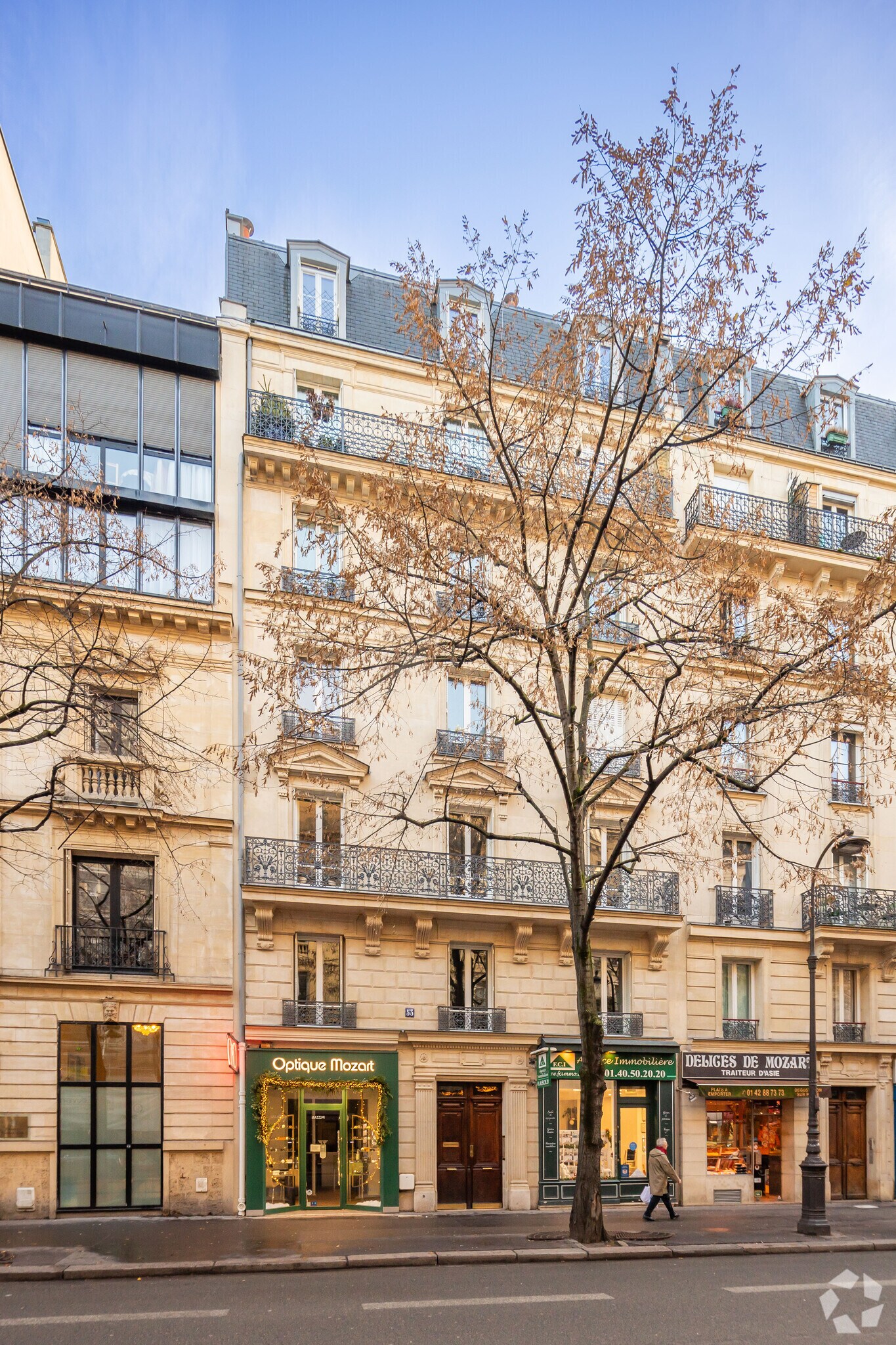 Retail in Paris for lease Primary Photo- Image 1 of 4