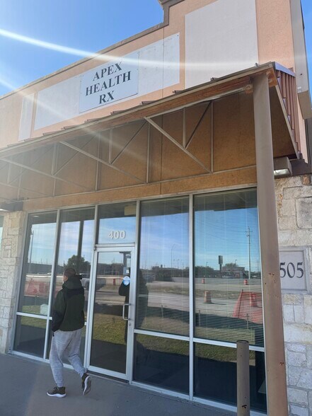 505 N Interstate 35 Service Rd, Red Oak, TX à louer - Photo du bâtiment - Image 2 de 25