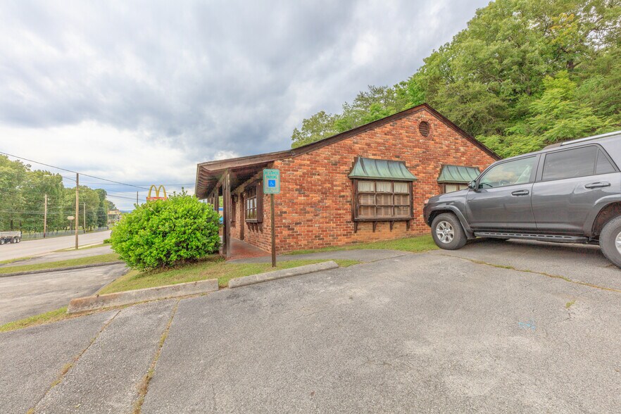 4135 Hixson Pike, Chattanooga, TN à vendre - Photo du bâtiment - Image 3 de 28