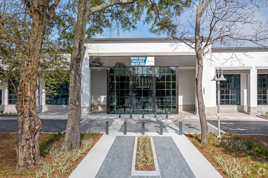 774 S Shelmore Blvd, Mount Pleasant, SC à louer - Photo du bâtiment - Image 2 de 5