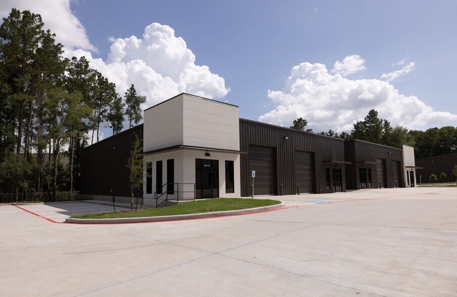 3513 N Loop 336 W, Conroe, TX à vendre - Photo du bâtiment - Image 2 de 11