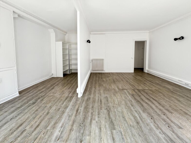 24 Rue De Clichy, Paris à louer - Photo du bâtiment - Image 3 de 9