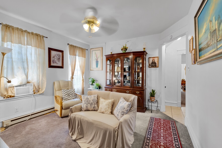 424 E Broad St, Tamaqua, PA for sale - Building Photo - Image 2 of 18