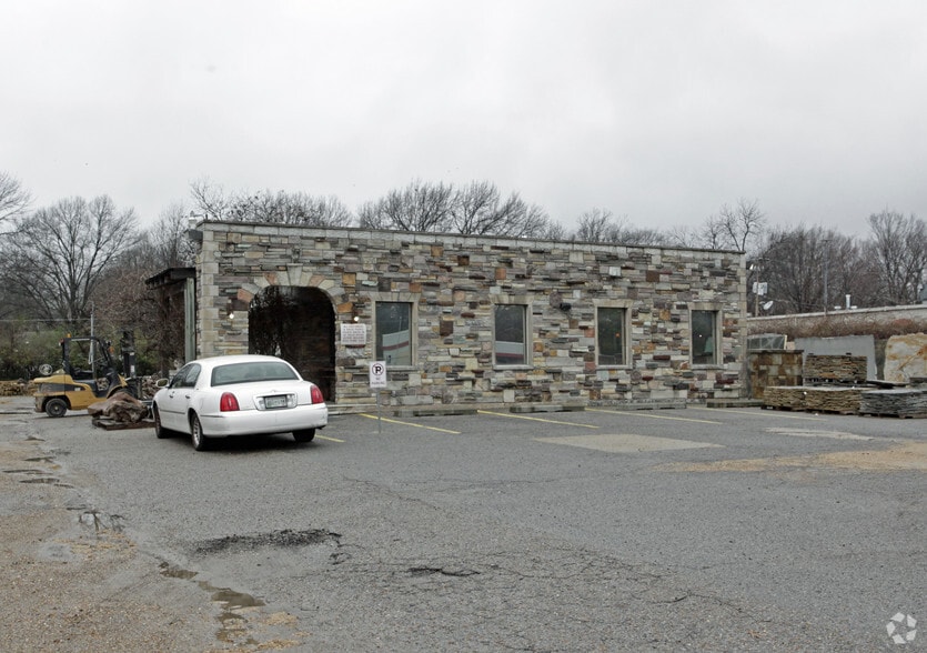 Cherry Rd portefeuille de 4 propriétés à vendre sur LoopNet.ca - Photo principale - Image 3 de 3