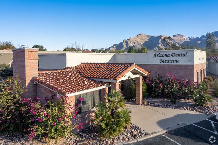 6596 N Oracle Rd, Tucson, AZ à vendre - Photo du bâtiment - Image 1 de 1