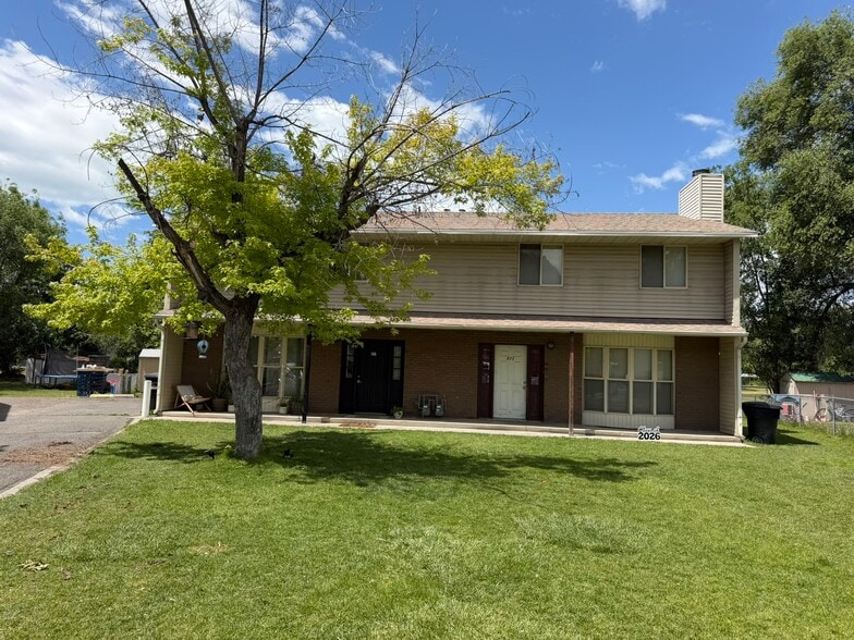 Seven Duplex Property Portfolio portfolio of 7 properties for sale on LoopNet.ca - Building Photo - Image 2 of 4